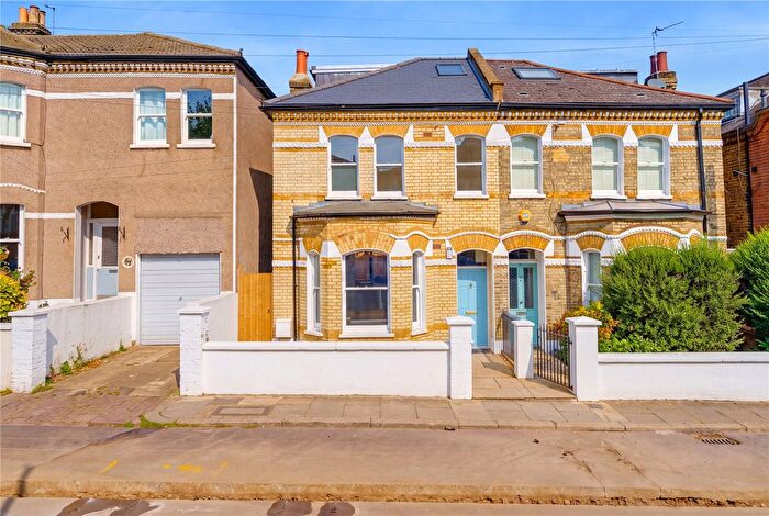 5 Bedroom Semi-Detached House For Sale In Wakehurst Road, SW11