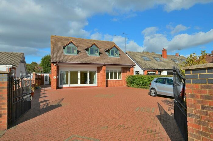4 Bedroom Detached House To Rent In Leys Road, Loughton, MK5