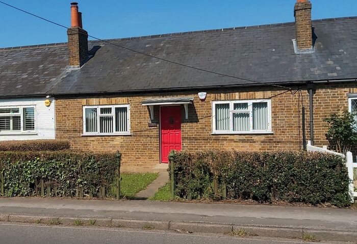 2 Bedroom Cottage To Rent In Mansion Lane, Iver, Buckinghamshire, SL0