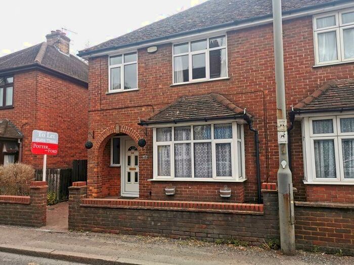 3 Bedroom House To Rent In Waterside, Chesham, HP5