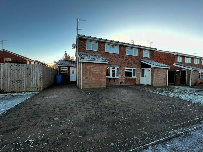 3 Bedroom Semi-Detached House To Rent In Severn Drive, Perton, Wolverhampton, WV6