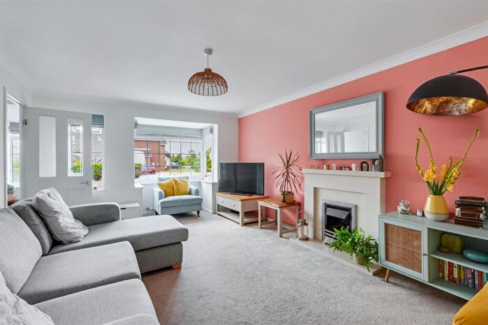 4 Bedroom Link Detached House For Sale In Holmes Road, Breaston, DE72