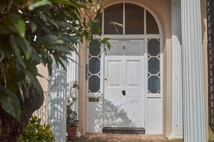 3 Bedroom Flat For Sale In Clifton Hill, Exeter, EX1