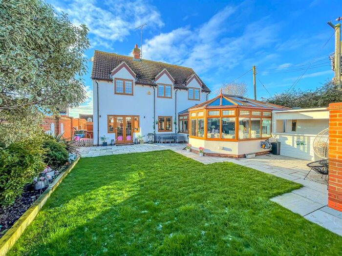 4 Bedroom Detached House For Sale In The Street, Woodham Ferrers, Chelmsford, CM3