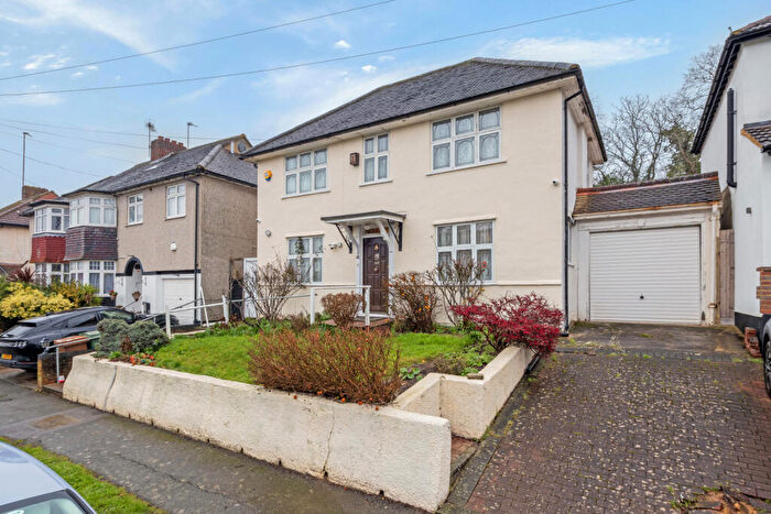 4 Bedroom Detached House For Sale In Rookwood Avenue, Wallington, Surrey, SM6