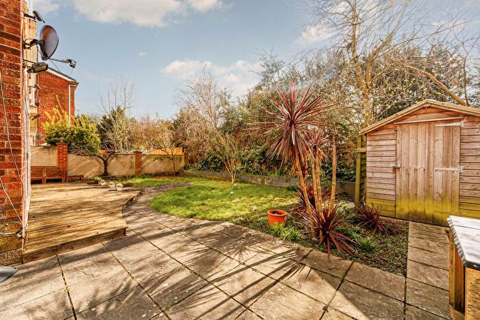 2 Bedroom Flat To Rent In Thornbury Ave, Isleworth, TW7