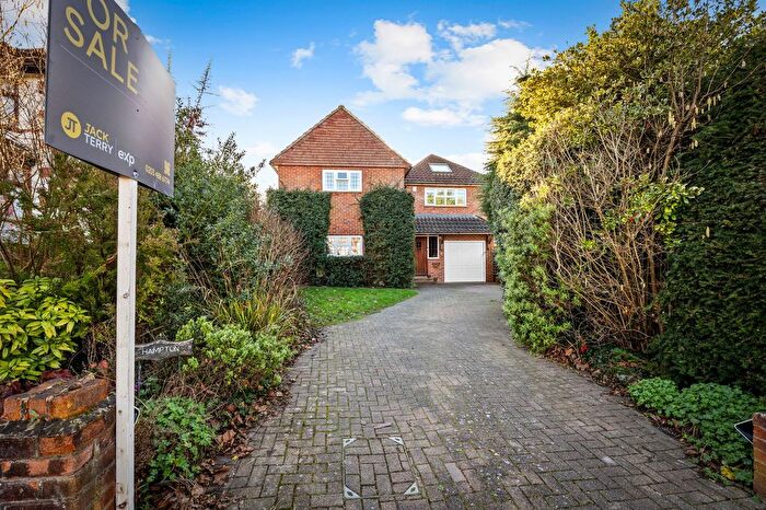 4 Bedroom Detached House For Sale In Victoria Avenue, South Croydon, CR2