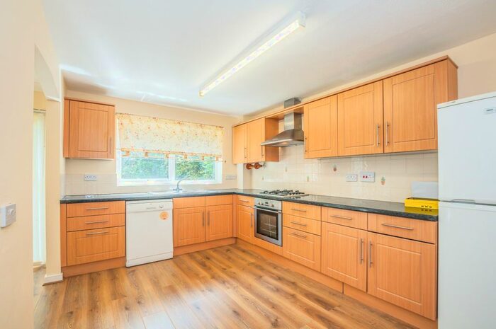 4 Bedroom Detached House To Rent In Horseguards Drive, Maidenhead, SL6