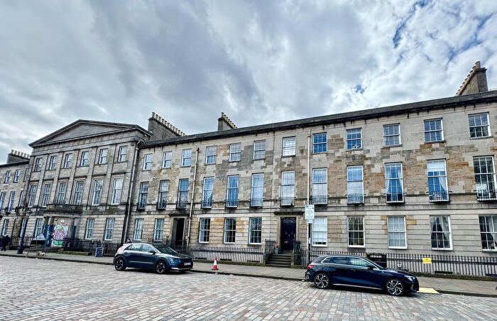 2 Bedroom Flat To Rent In Carlton Place, Glasgow, G5