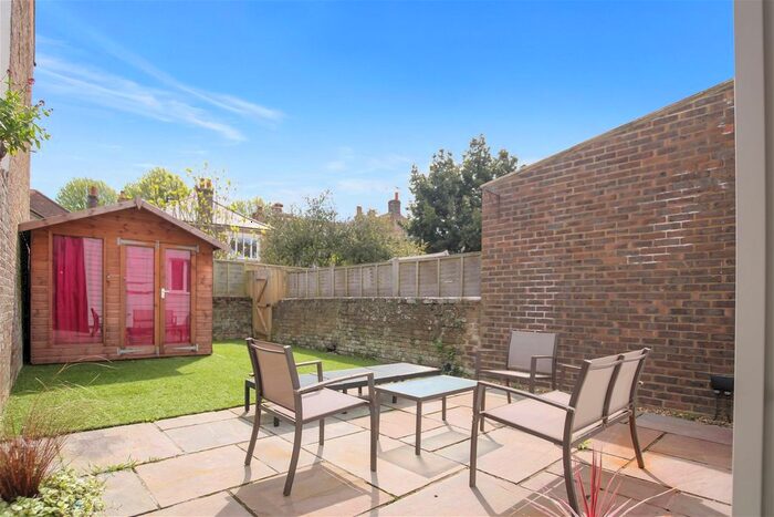 2 Bedroom Flat To Rent In Tarring Road, Worthing, BN11