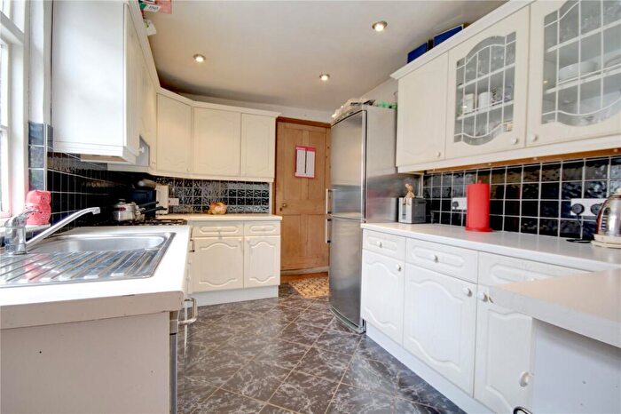 4 Bedroom House For Sale In Chertsey, Surrey, KT16