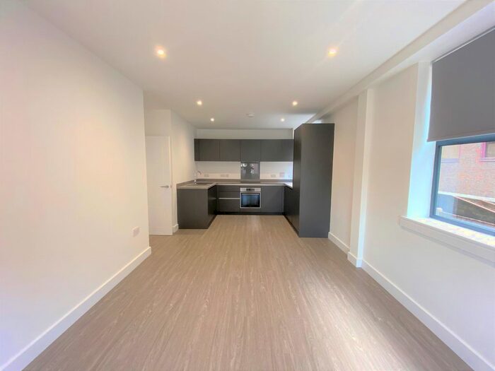 2 Bedroom Flat To Rent In - Homesdale Road, Bromley, Kent, BR2