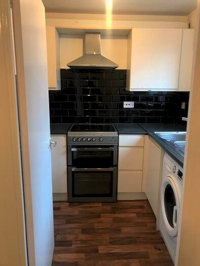 1 Bedroom Flat To Rent In Greenslade Road, Barking, IG11