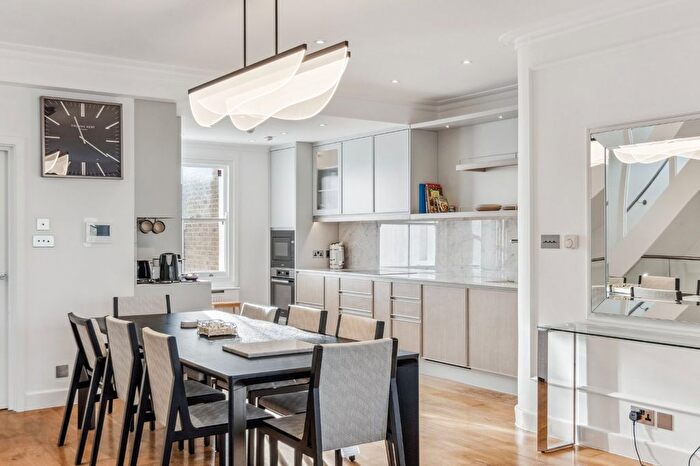 4 Bedroom Flat For Sale In Courtfield Gardens, Earls Court, SW5