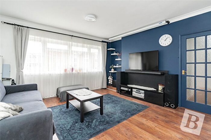 3 Bedroom Flat For Sale In Shepherd Street, Northfleet, Gravesend, Kent, DA11