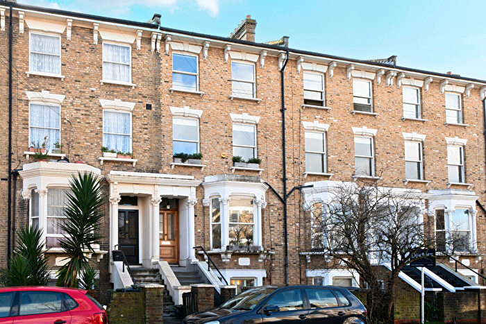 2 Bedroom Maisonette For Sale In Lilford Road, London, SE5