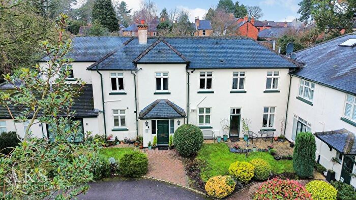 2 Bedroom Apartment For Sale In The Green, Mickleover, DE3