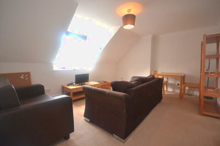 2 Bedroom Flat To Rent In Wokingham Road, Reading, RG6