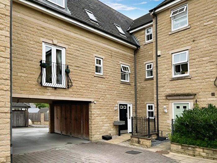 2 Bedroom Apartment To Rent In Maltings Road, Halifax, West Yorkshire, HX2