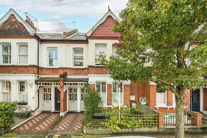 2 Bedroom Flat To Rent In Oakmead Road, Balham, SW12