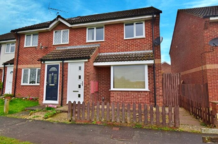 3 Bedroom End Of Terrace House To Rent In Howard View, Basingstoke, Hampshire, RG22