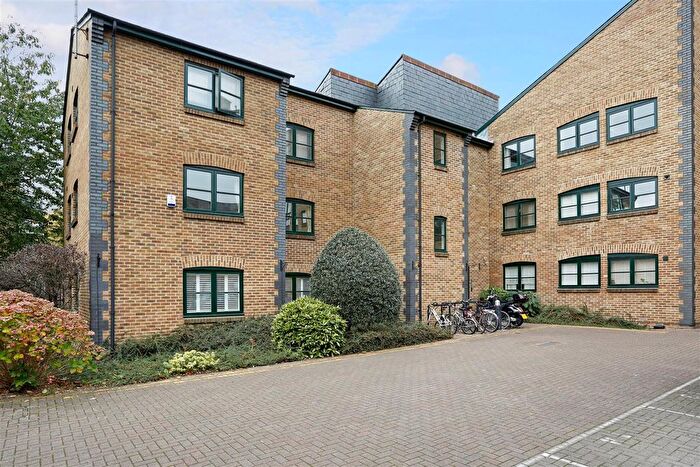 2 Bedroom Flat To Rent In Hertford Lock House, Victoria Park, E3