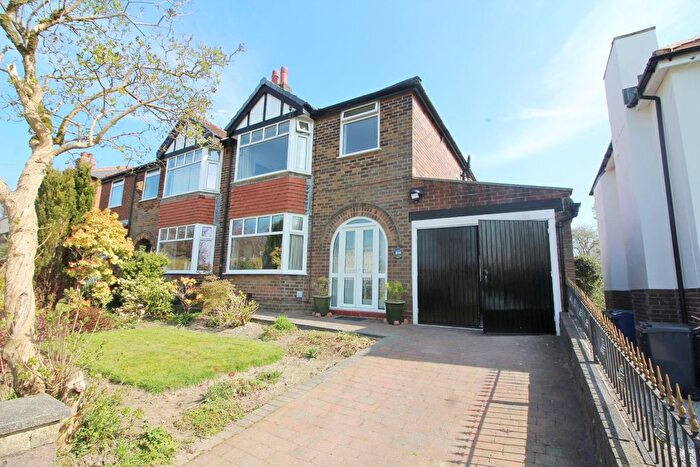 3 Bedroom Semi-Detached House To Rent In Burnley Road, Bury, BL9
