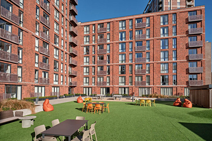 1 Bedroom Flat To Rent In Oxbow, Stephenson House, M5