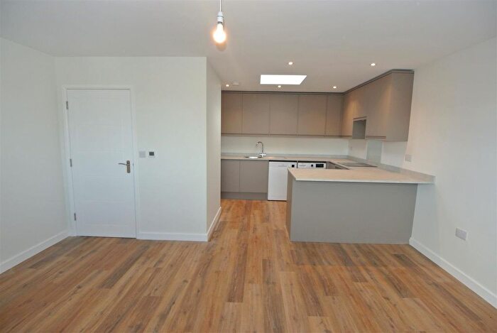 2 Bedroom Flat To Rent In St. Judes Road, Englefield Green, Egham, TW20