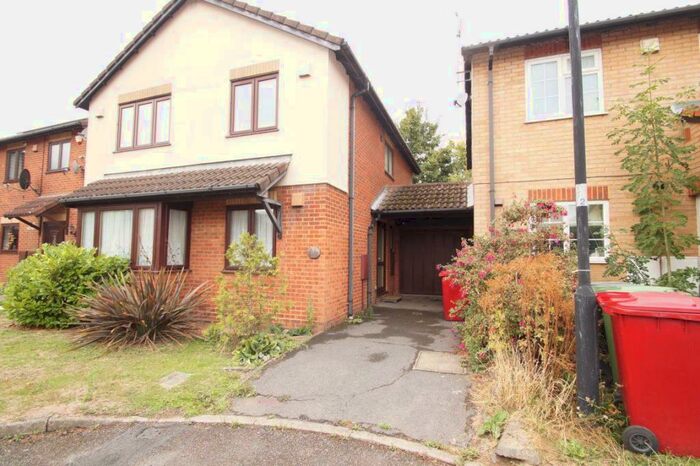 4 Bedroom House To Rent In Garnet Close, SL1