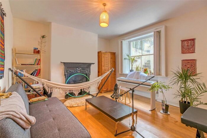 1 Bedroom Flat To Rent In Mornington Terrace, Camden, NW1