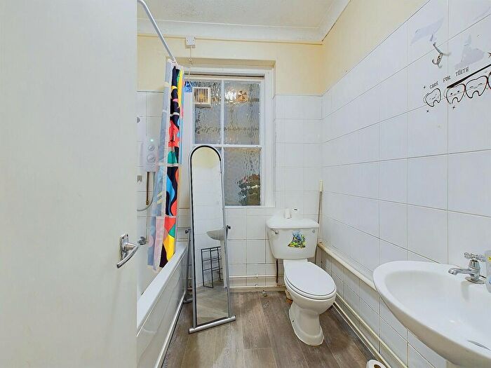 1 Bedroom Flat To Rent In Marine Parade, Worthing, BN11