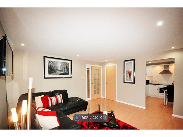 3 Bedroom Flat To Rent In Grandholm Crescent, Aberdeen, AB22