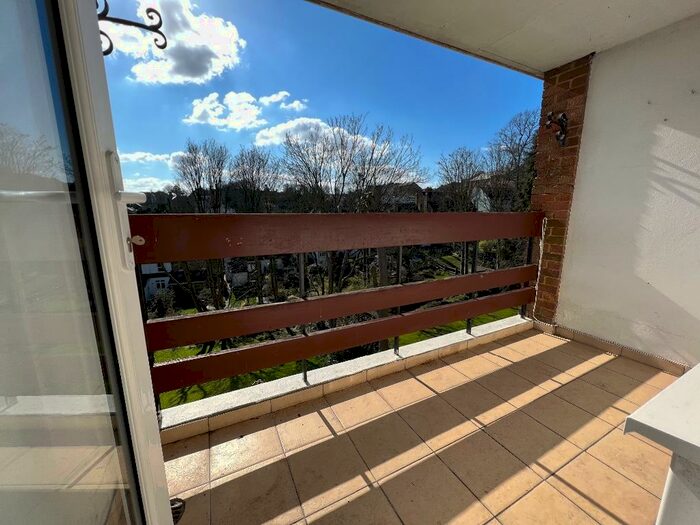 2 Bedroom Flat To Rent In Anerley Hill, London, SE19