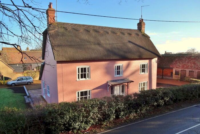 3 Bedroom Farm House To Rent In Rectory Farm House, PE28