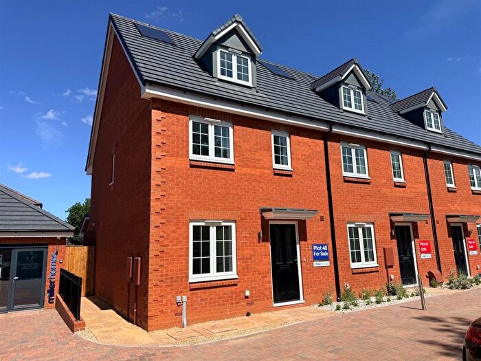 3 Bedroom End Of Terrace House For Sale In Pauline Hayward Drive, Blakedown, Kidderminster, DY10