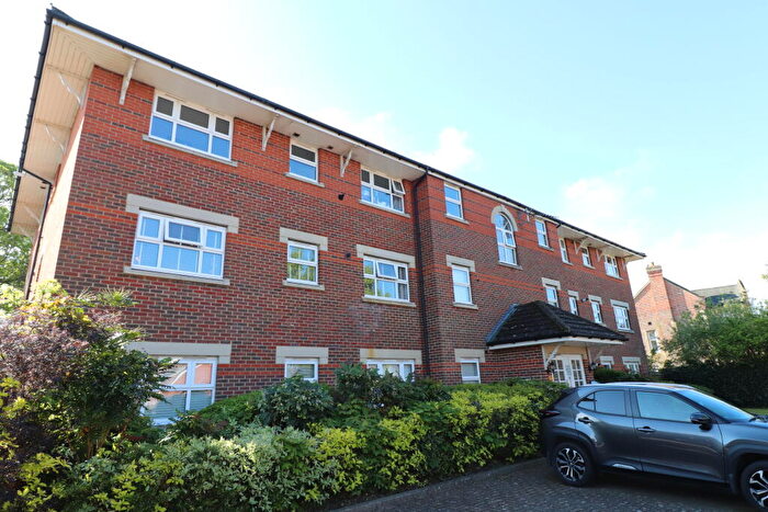 2 Bedroom Flat To Rent In Burns Close, Billericay, CM11
