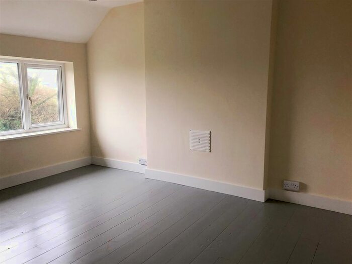 2 Bedroom Detached House For Sale In Johnston, Haverfordwest, SA62