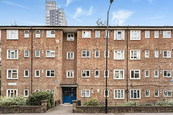 3 Bedroom Flat To Rent In Flat, Catherwood Court, Murray Grove, London, N1