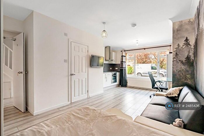 Studio To Rent In Bourne Road, Cambridge, CB4