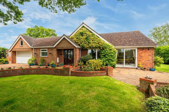 3 Bedroom Semi-Detached Bungalow For Sale In Great Lane, Clophill, MK45