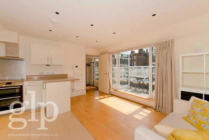 2 Bedroom Flat To Rent In Gower Mews Mansions, London, . E, WC1