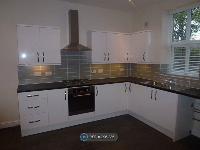 3 Bedroom Terraced House To Rent In Lambgates, Hadfield, Glossop, SK13