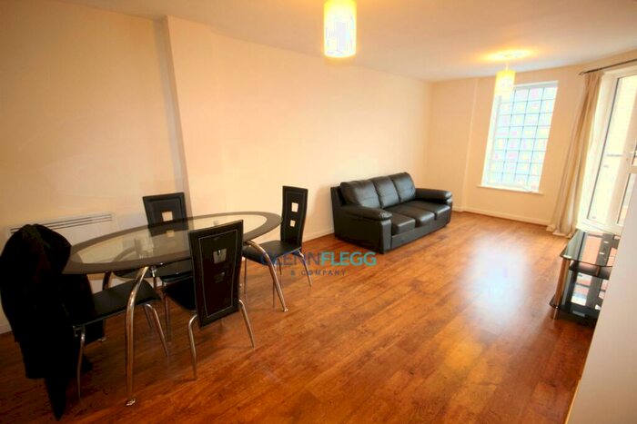 2 Bedroom Flat To Rent In The Junction, Central Slough, SL2