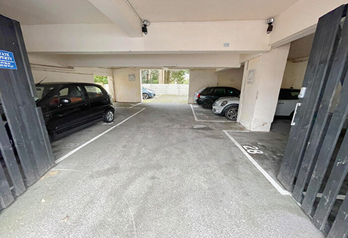 1 Bedroom Apartment For Sale In Caledonian Court, Bournemouth, Dorset, BH1