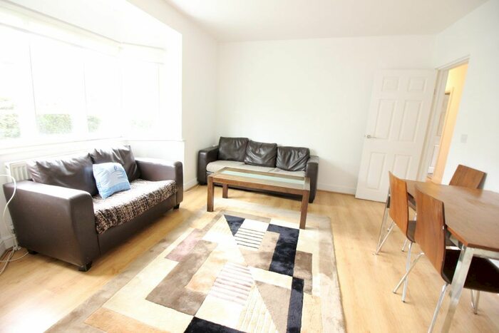 2 Bedroom Flat To Rent In Ossulton Way, London, N2