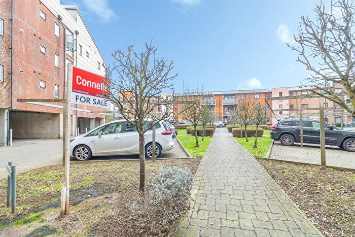 4 Bedroom Flat For Sale In Staverton Grove, Broughton, Milton Keynes, MK10
