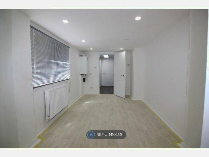 3 Bedroom Flat To Rent In Willoughby Lane, London, N17