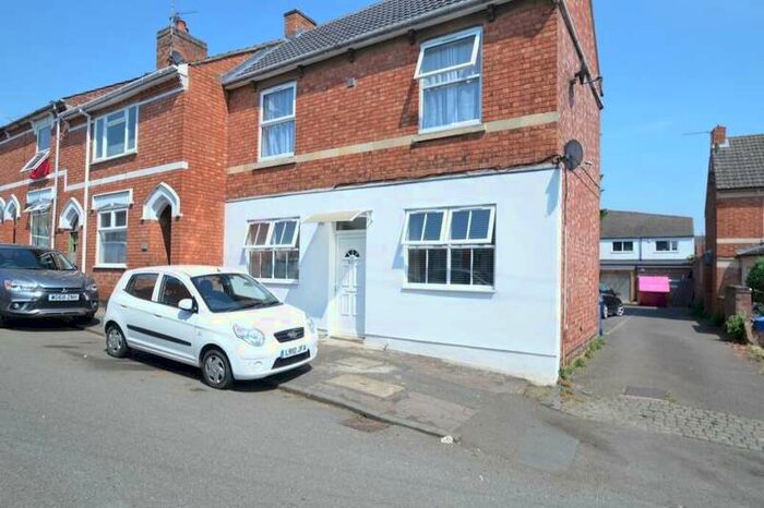 1 Bedroom Flat To Rent In Tresham Street, Kettering, NN16