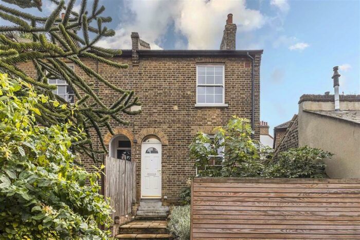 2 Bedroom House To Rent In Red Lion Place, Shooters Hill, SE18